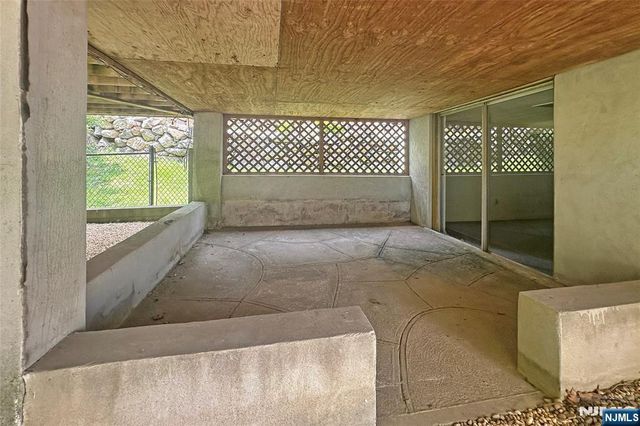 8 Mohawk Avenue, Rockaway Township, NJ 07866
