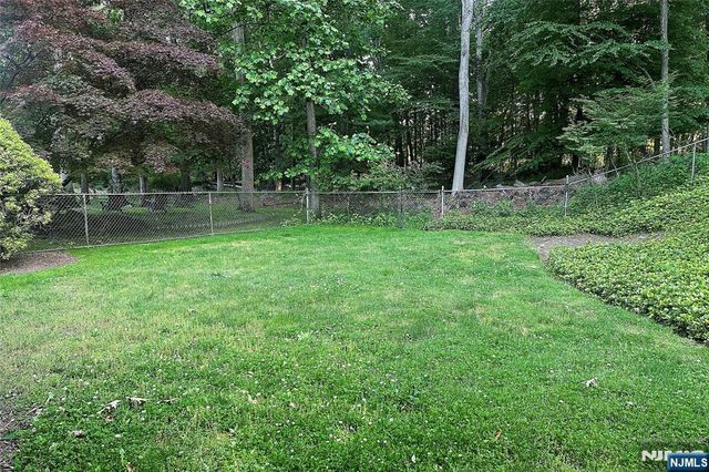 8 Mohawk Avenue, Rockaway Township, NJ 07866