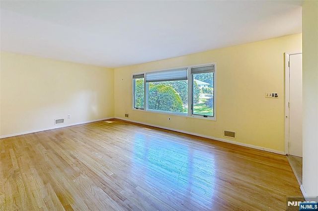 8 Mohawk Avenue, Rockaway Township, NJ 07866