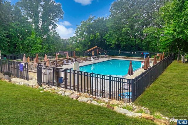 8 Mohawk Avenue, Rockaway Township, NJ 07866