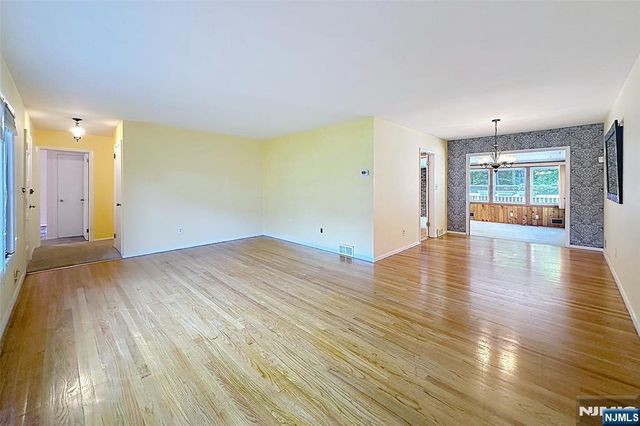 8 Mohawk Avenue, Rockaway Township, NJ 07866