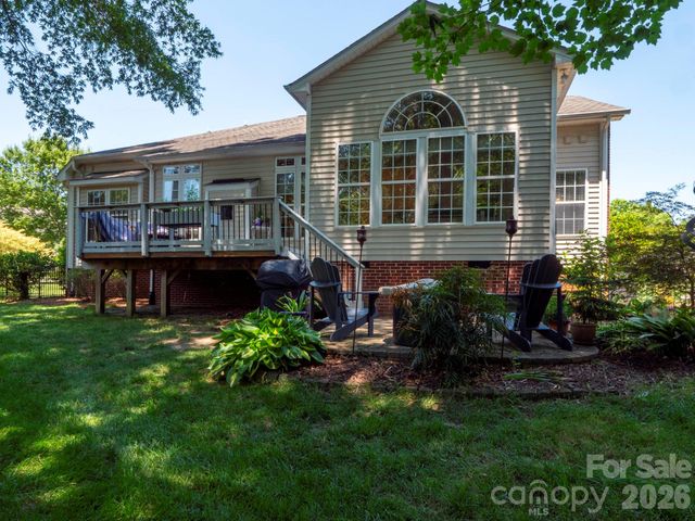 1000 Irish Moss Lane, Matthews, NC 28104