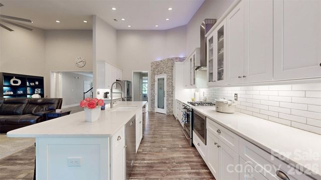 1000 Irish Moss Lane, Matthews, NC 28104