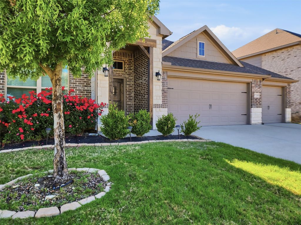 7248 Paso Verde Drive, Fort Worth, TX 76131