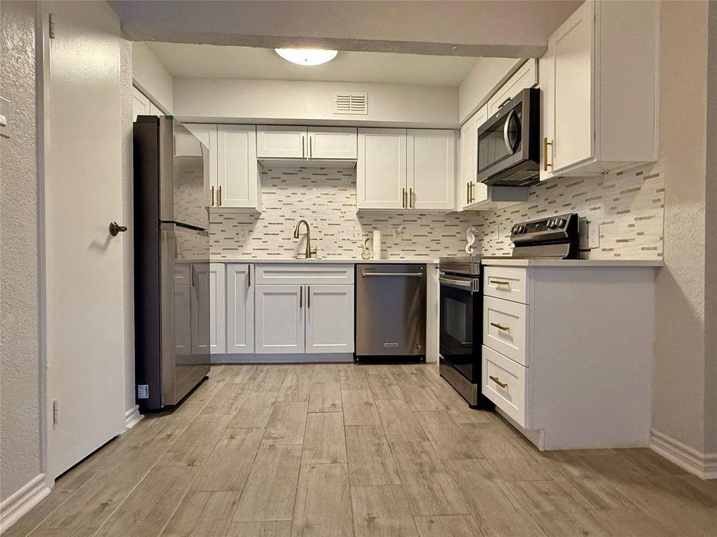 18515 Egret Bay Boulevard 901, Webster, TX 77058