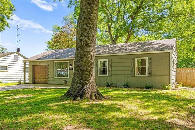 8719 Stearns Avenue, Overland Park, KS 66214