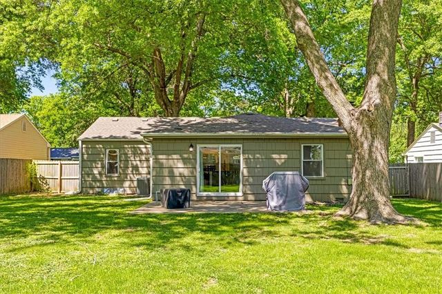 8719 Stearns Avenue, Overland Park, KS 66214