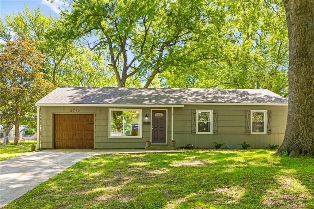 8719 Stearns Avenue, Overland Park, KS 66214