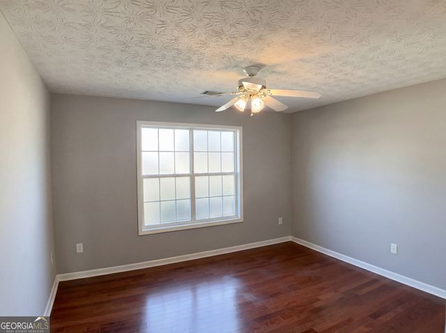 4306 Foxberry Run, Loganville, GA 30052