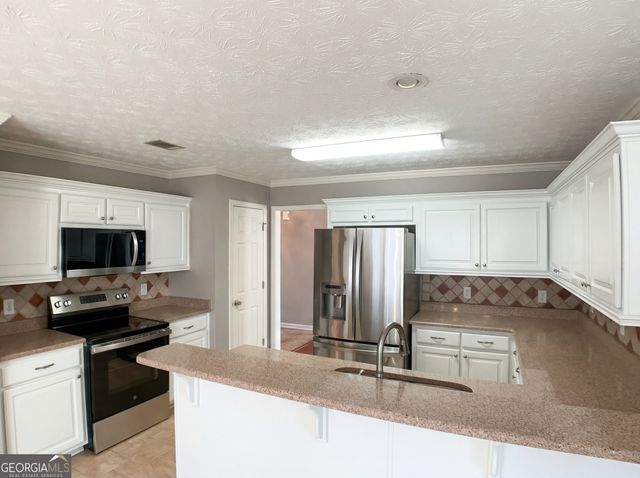 4306 Foxberry Run, Loganville, GA 30052