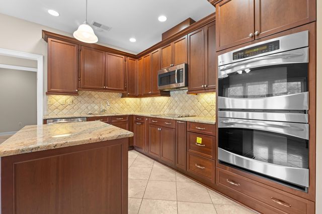 677 GUNNISON CV, Collierville, TN 38017