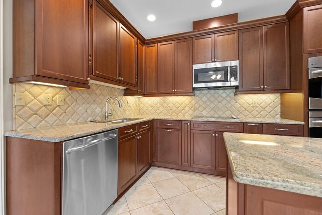 677 GUNNISON CV, Collierville, TN 38017