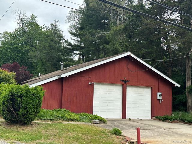 660 Washington Avenue, Plainview, NY 11803