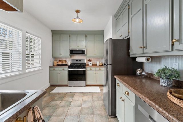 904 ALLOUEZ TERRACE, Green Bay, WI 54301
