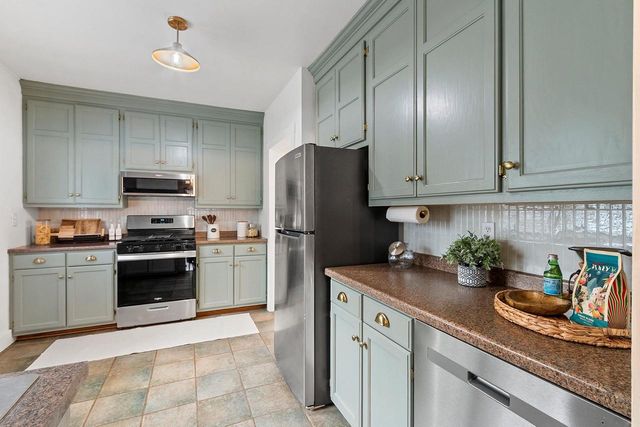 904 ALLOUEZ TERRACE, Green Bay, WI 54301