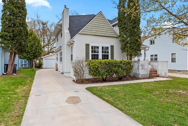 904 ALLOUEZ TERRACE, Green Bay, WI 54301