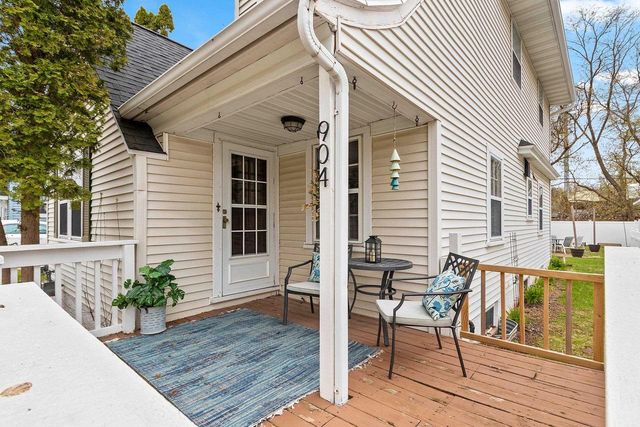 904 ALLOUEZ TERRACE, Green Bay, WI 54301