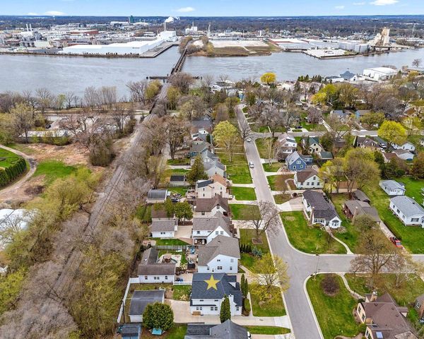 904 ALLOUEZ TERRACE, Green Bay, WI 54301