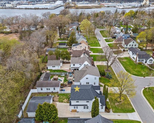 904 ALLOUEZ TERRACE, Green Bay, WI 54301