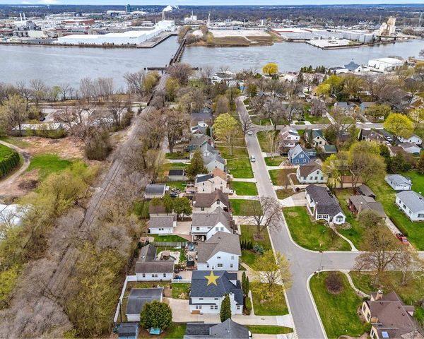 904 ALLOUEZ TERRACE, Green Bay, WI 54301