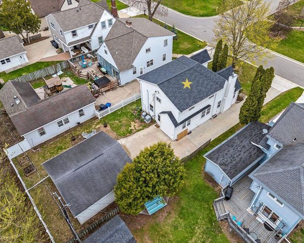 904 ALLOUEZ TERRACE, Green Bay, WI 54301