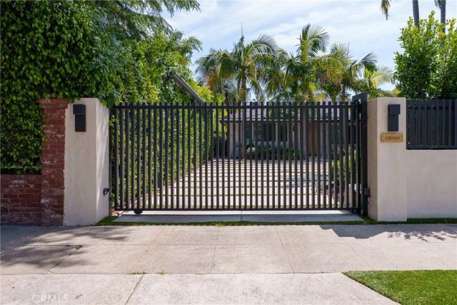 13946 Chandler, Sherman Oaks, CA 91401