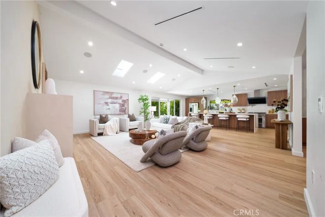 13946 Chandler, Sherman Oaks, CA 91401