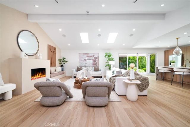13946 Chandler, Sherman Oaks, CA 91401