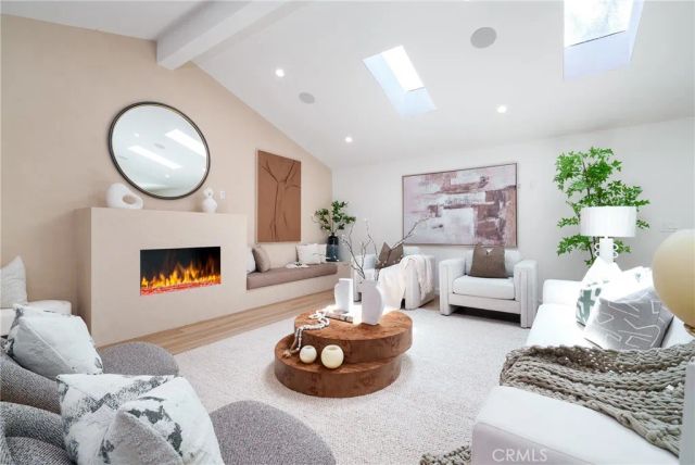 13946 Chandler, Sherman Oaks, CA 91401