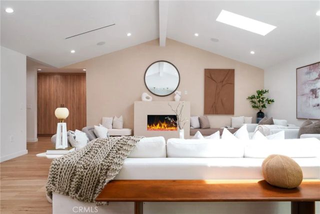 13946 Chandler, Sherman Oaks, CA 91401
