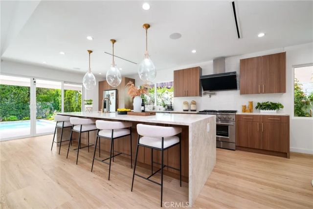 13946 Chandler, Sherman Oaks, CA 91401