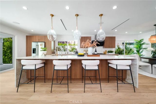 13946 Chandler, Sherman Oaks, CA 91401