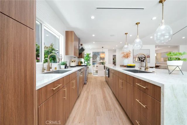 13946 Chandler, Sherman Oaks, CA 91401