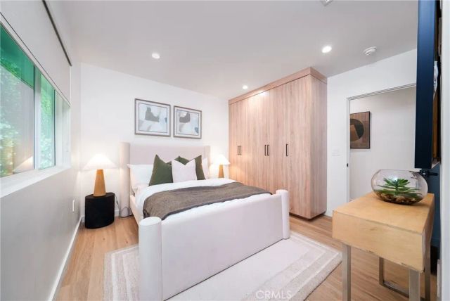 13946 Chandler, Sherman Oaks, CA 91401