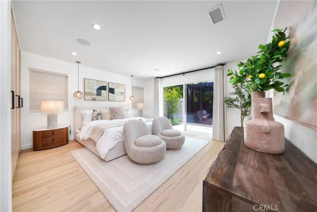 13946 Chandler, Sherman Oaks, CA 91401