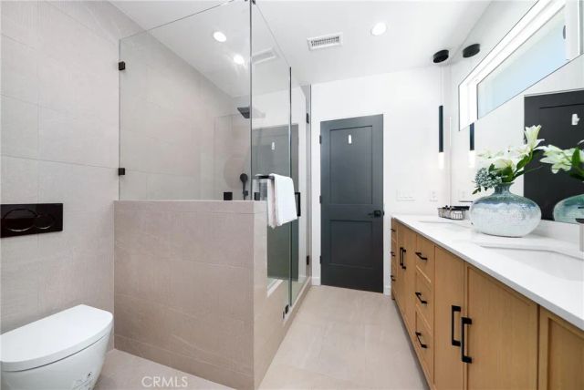 13946 Chandler, Sherman Oaks, CA 91401