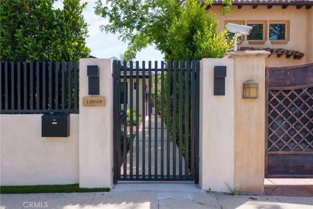 13946 Chandler, Sherman Oaks, CA 91401