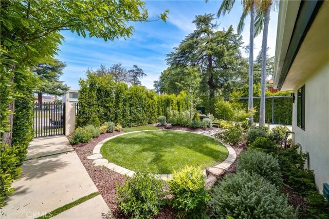 13946 Chandler, Sherman Oaks, CA 91401