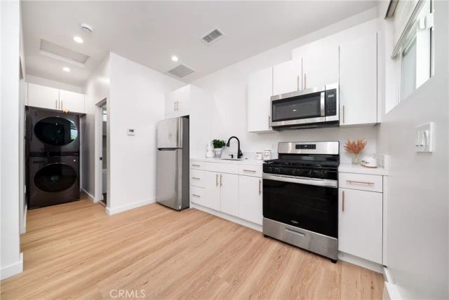 13946 Chandler, Sherman Oaks, CA 91401