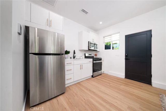 13946 Chandler, Sherman Oaks, CA 91401
