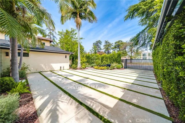 13946 Chandler, Sherman Oaks, CA 91401