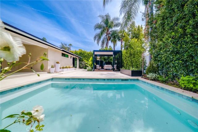 13946 Chandler, Sherman Oaks, CA 91401