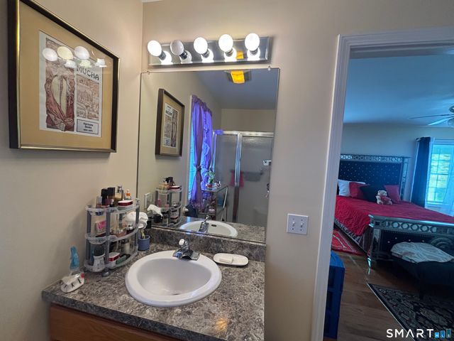 162 Thistle Pond Drive 162, Bloomfield, CT 06002