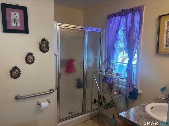 162 Thistle Pond Drive 162, Bloomfield, CT 06002