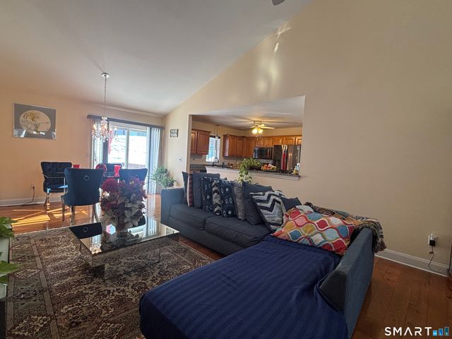 162 Thistle Pond Drive 162, Bloomfield, CT 06002