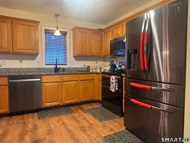 162 Thistle Pond Drive 162, Bloomfield, CT 06002