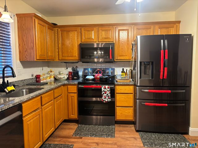 162 Thistle Pond Drive 162, Bloomfield, CT 06002