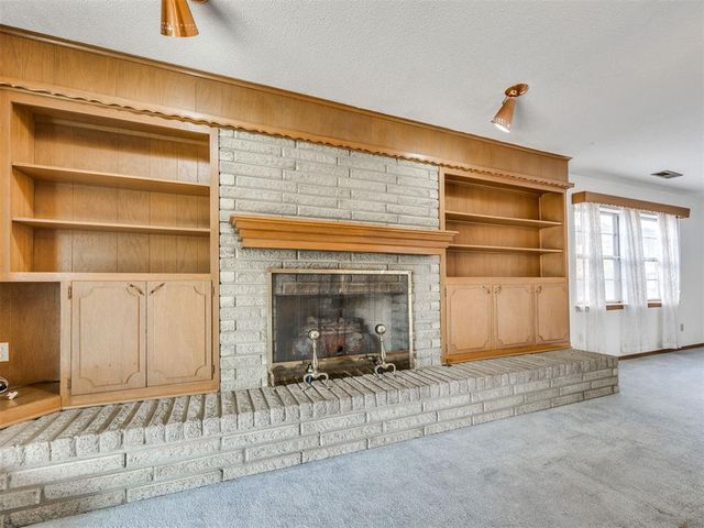 402 NE 19th Street, Moore, OK 73160