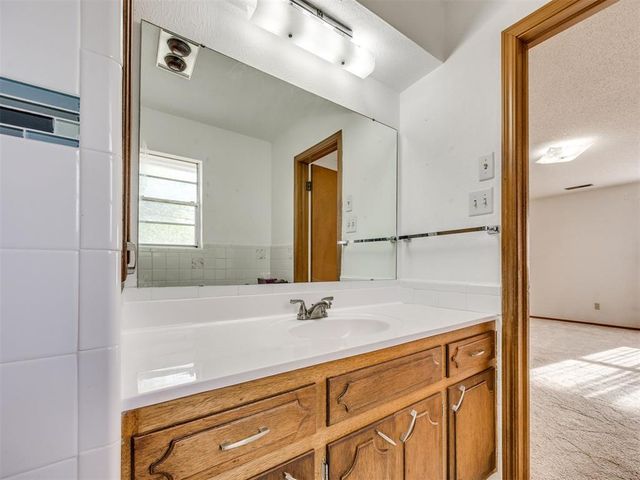 402 NE 19th Street, Moore, OK 73160