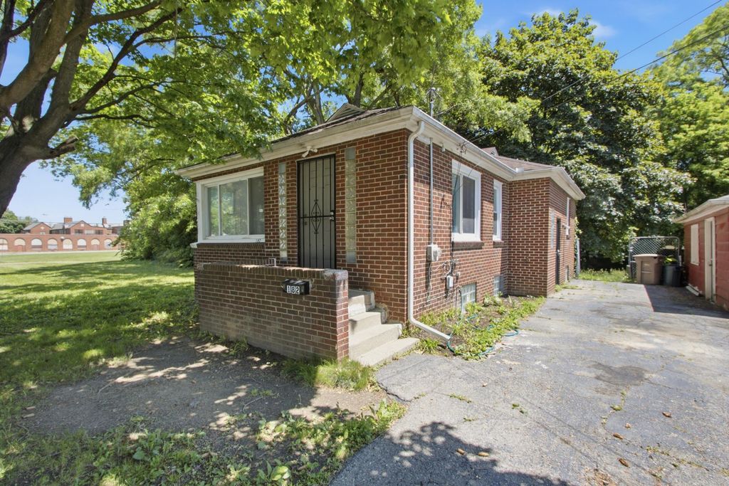 182 Summit Street, Pontiac City, MI 48342